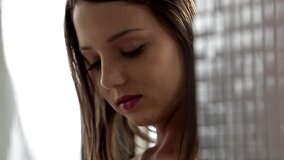 Hot thing is shaking her ass while she by herself in the room